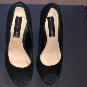 Steve Madden Black Wedges